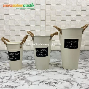 Pot Bunga Vintage Flowers & Garden Ember Kaleng Putih