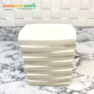 Vas Keramik Putih Motif Mozaik Dekorasi Ruangan
